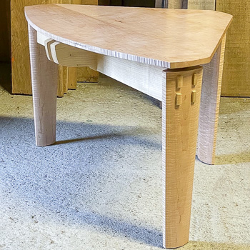  curly-maple-corner-end-table_thumb